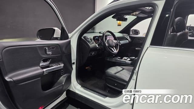 Mercedes-Benz GLB-Class 2021 — Şəkil 10/20