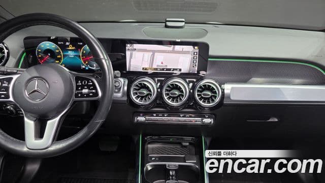 Mercedes-Benz GLB-Class 2021 — Şəkil 16/20