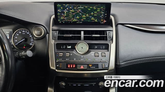 Lexus NX300 2018 — Şəkil 12/20