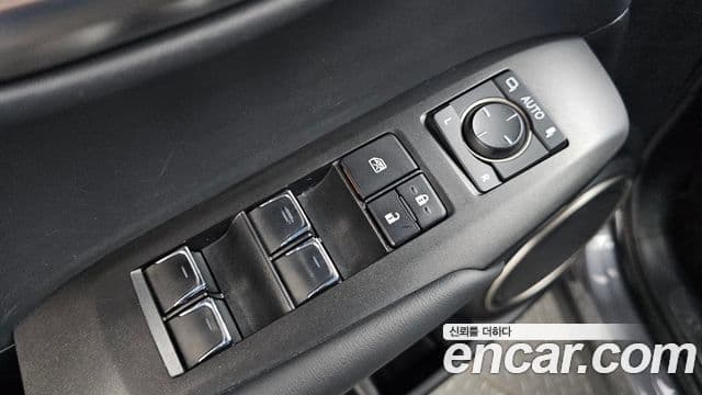 Lexus NX300 2018 — Photo 19/32