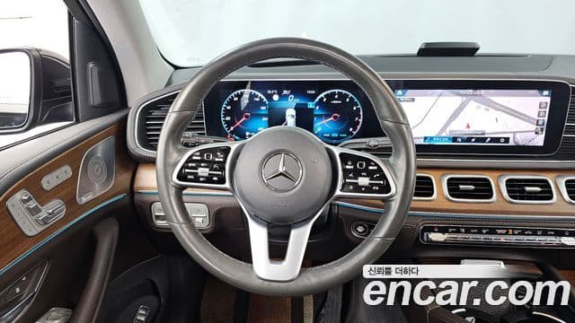 Mercedes-Benz GLE-Class 2020 — ფოტო 13/20