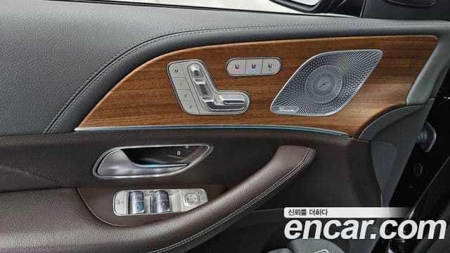 Mercedes-Benz GLE-Class 2020 — ფოტო 19/20