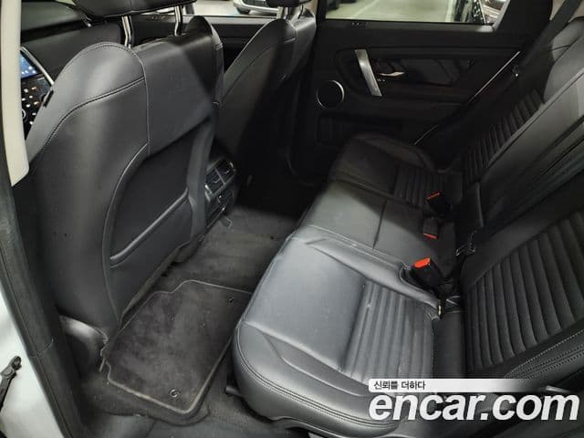 Land Rover Discovery Sport 2022 — Фото 10/20