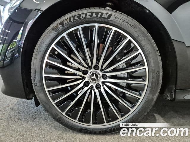 Mercedes-Benz E-Class 2025 — ფოტო 4/20