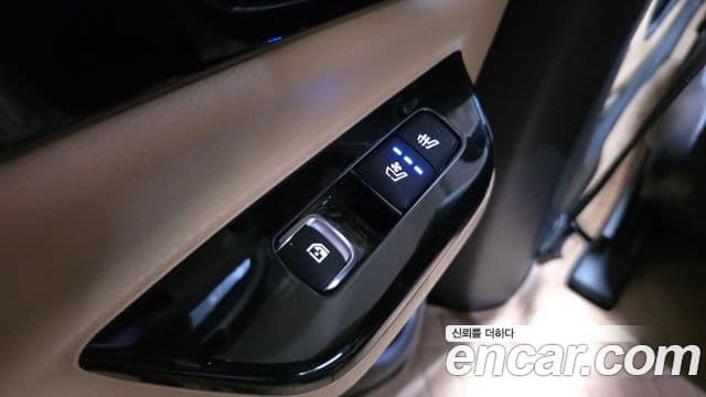 Kia Carnival 2021 — Фото 19/20