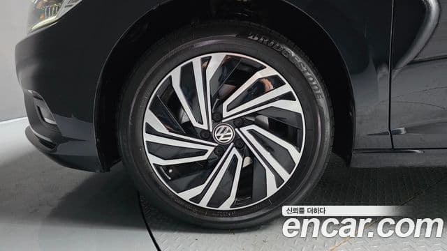 Volkswagen Jetta 2021 — ფოტო 5/20