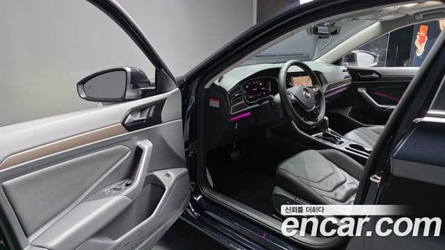 Volkswagen Jetta 2021 — ფოტო 10/20