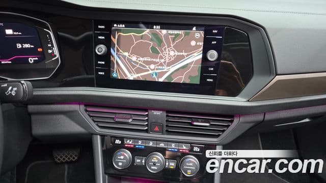 Volkswagen Jetta 2021 — ფოტო 13/20