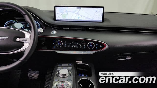 Genesis GV70 2021 — ფოტო 14/20