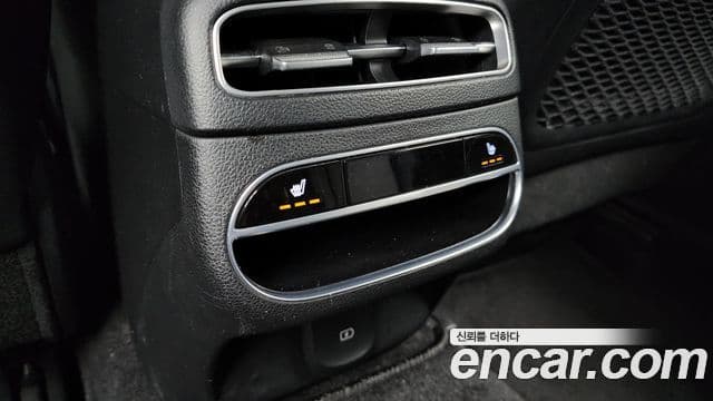 Genesis GV70 2021 — ფოტო 19/20