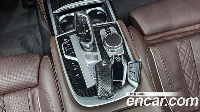 BMW 7 Series 2018 — Şəkil 8/20