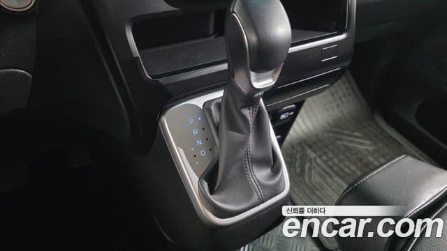 Hyundai Staria 2023 — Фото 9/20