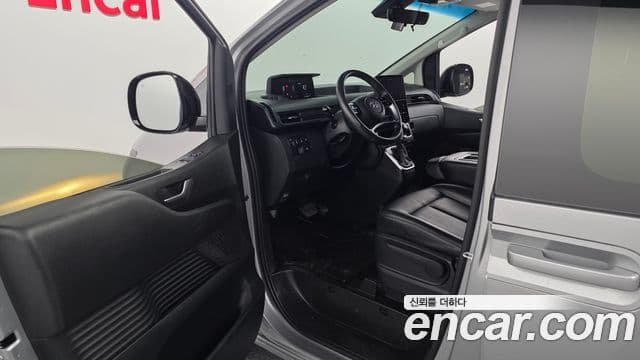 Hyundai Staria 2023 — Фото 10/20