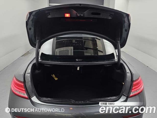Mercedes-Benz C-Class 2018 — Фото 19/20