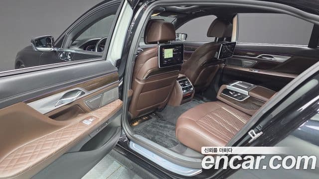 BMW 7 Series 2021 — Фото 13/20