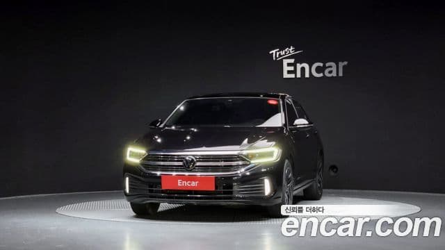 Volkswagen Jetta 2022 — ფოტო 2/20