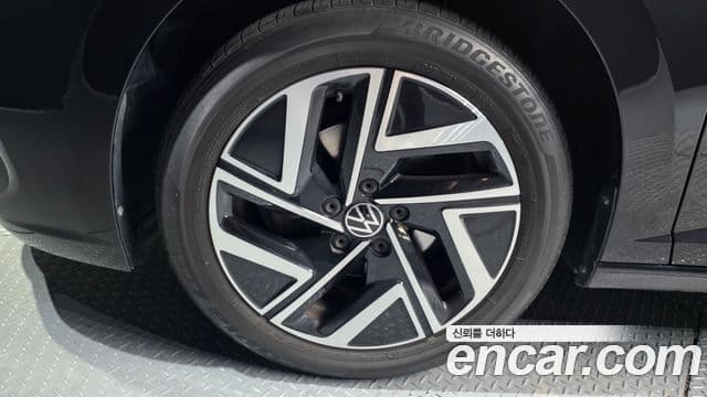 Volkswagen Jetta 2022 — ფოტო 4/20
