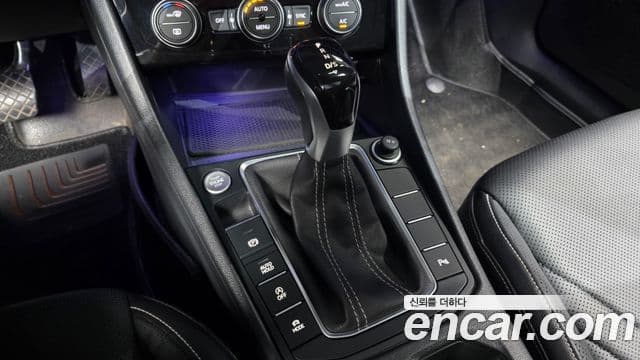 Volkswagen Jetta 2022 — ფოტო 8/20