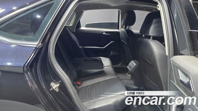 Volkswagen Jetta 2022 — ფოტო 11/20