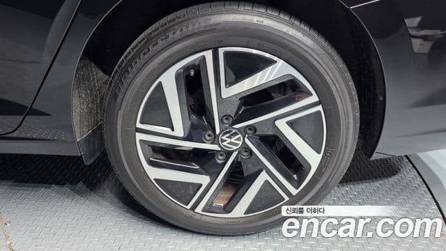 Volkswagen Jetta 2022 — Photo 18/34