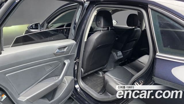 Volkswagen Jetta 2022 — Photo 3/34