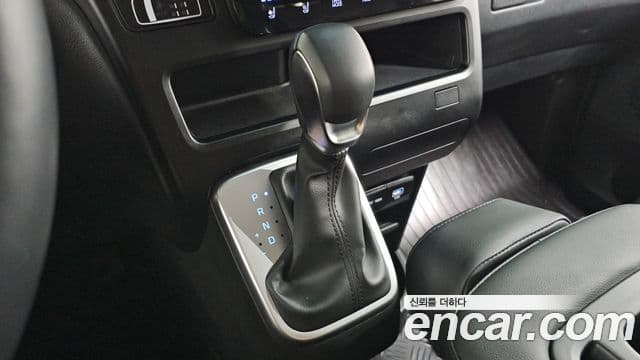 Hyundai Staria 2024 — ფოტო 9/20
