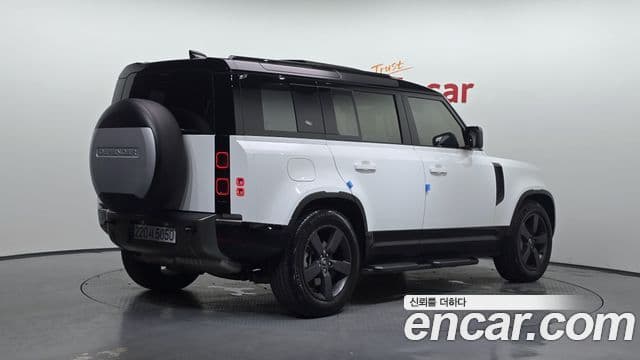 Land Rover Defender 2024 — Фото 2/20