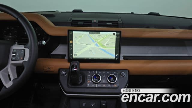 Land Rover Defender 2024 — Фото 14/20