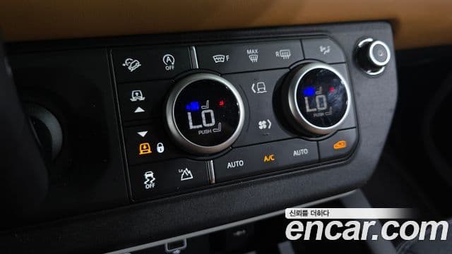 Land Rover Defender 2024 — Фото 19/20