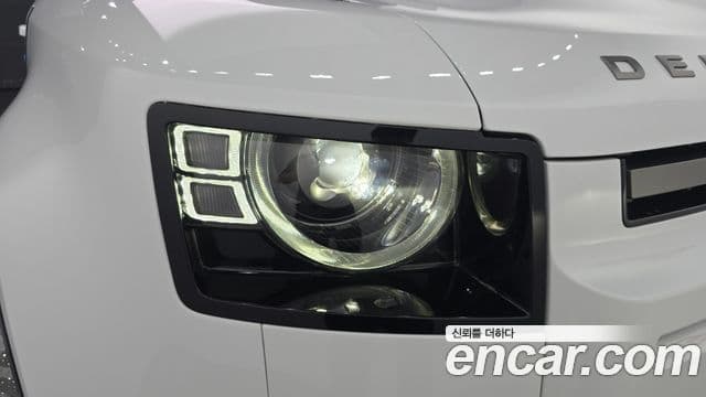 Land Rover Defender 2024 — Photo 36/37