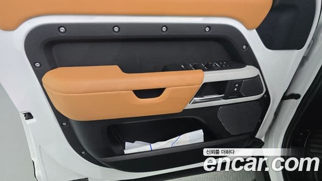 Land Rover Defender 2024 — Photo 3/37