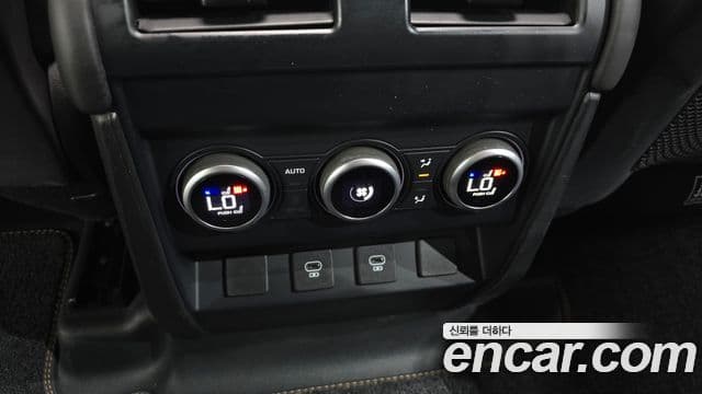 Land Rover Defender 2024 — Photo 21/37