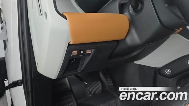 Land Rover Defender 2024 — Photo 25/37