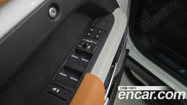 Land Rover Defender 2024 — Photo 31/37