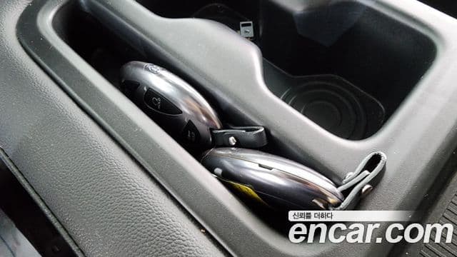 Hyundai Staria 2025 — Şəkil 17/20