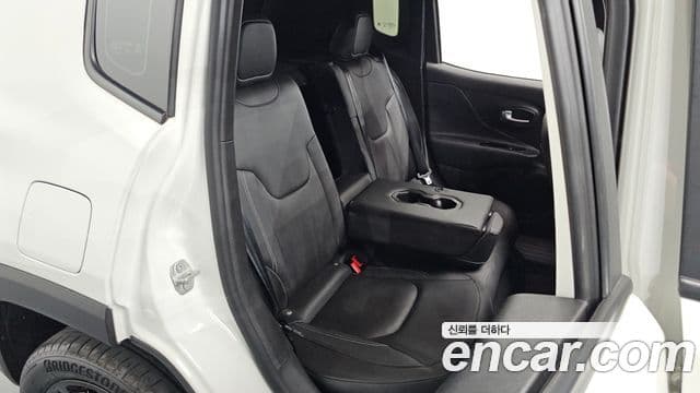 Jeep Renegade 2022 — Şəkil 11/20