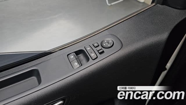 Hyundai Staria 2023 — Фото 16/20
