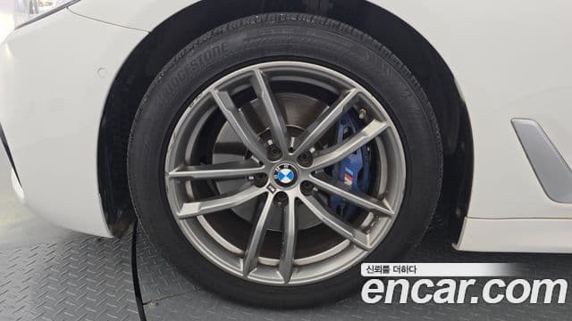 BMW 5 Series 2018 — ფოტო 5/20