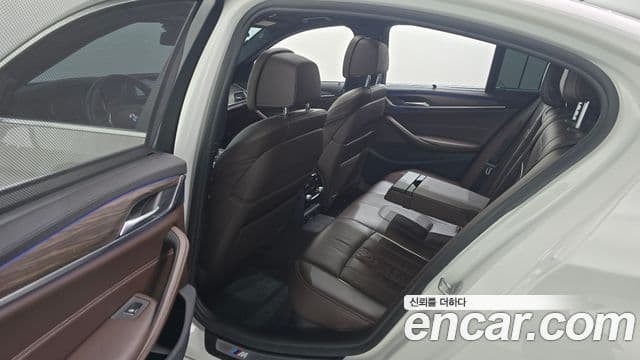 BMW 5 Series 2018 — ფოტო 12/20