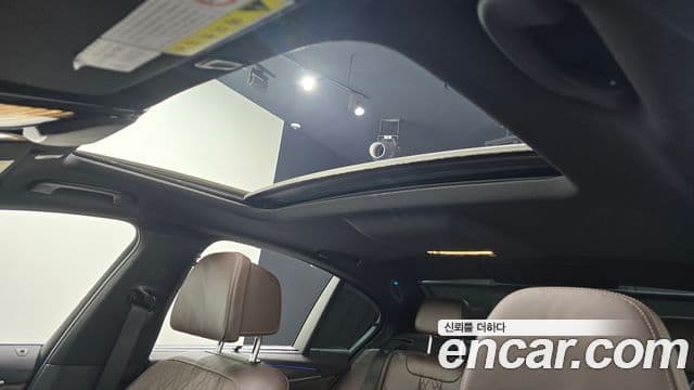BMW 5 Series 2018 — ფოტო 16/20