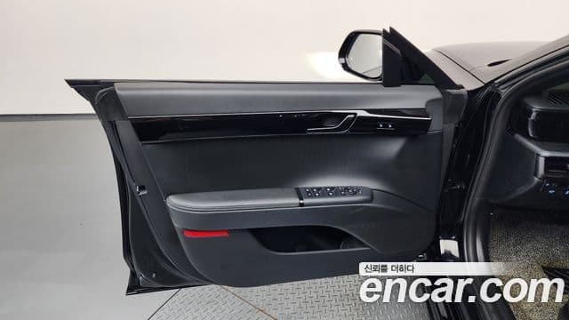 Hyundai Grandeur Hybrid 2025 — Photo 37/40