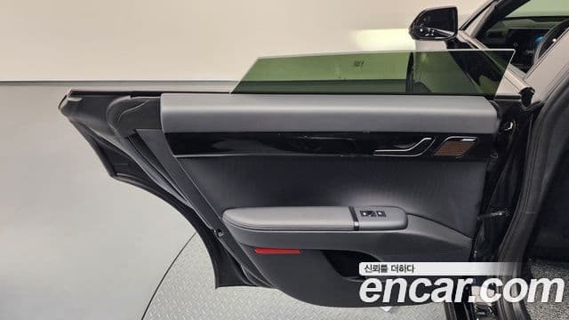 Hyundai Grandeur Hybrid 2025 — Photo 18/40