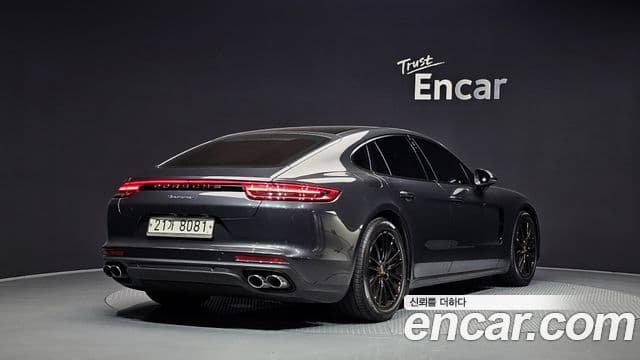 Porsche Panamera 2018 — Фото 2/20