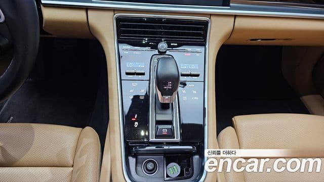 Porsche Panamera 2018 — Фото 9/20