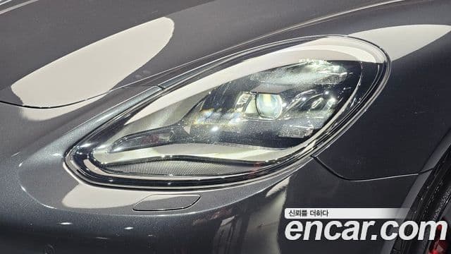 Porsche Panamera 2018 — Şəkil 13/46