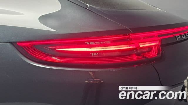 Porsche Panamera 2018 — Şəkil 27/46