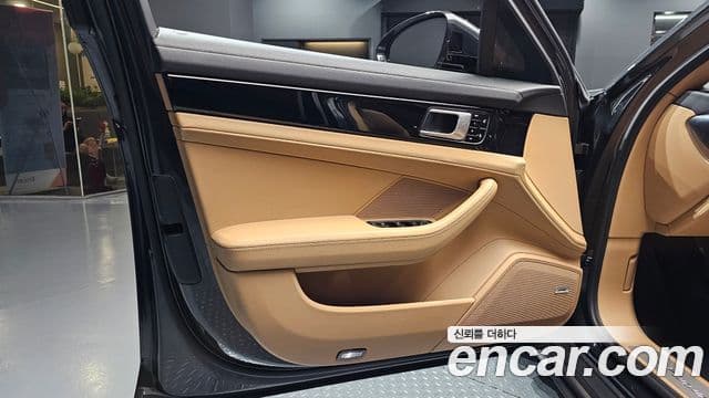 Porsche Panamera 2018 — Şəkil 14/46