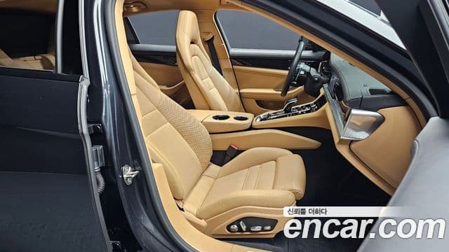 Porsche Panamera 2018 — Şəkil 32/46