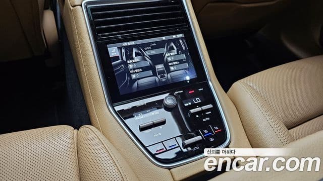 Porsche Panamera 2018 — Şəkil 20/46