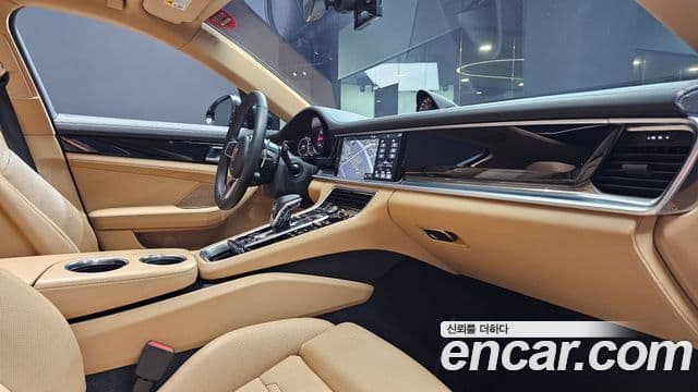 Porsche Panamera 2018 — Şəkil 36/46